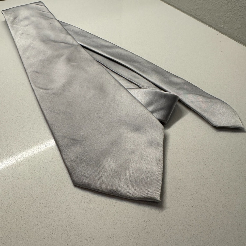 Donald J. Trump Tie Signature Collection Silver Gray Silk Necktie Old Money